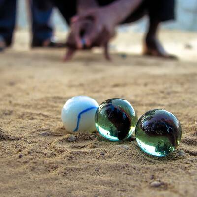 Tileh Bazi (Marble ball) 